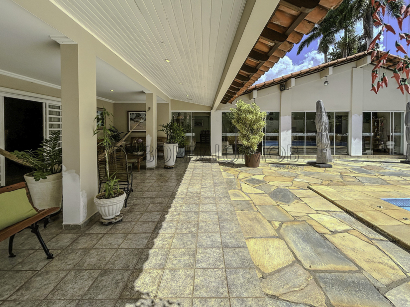 SHIS QL 2 - 780m² de área construída | Terreno de 2.970m² | 6 suítes | 7 vagas.