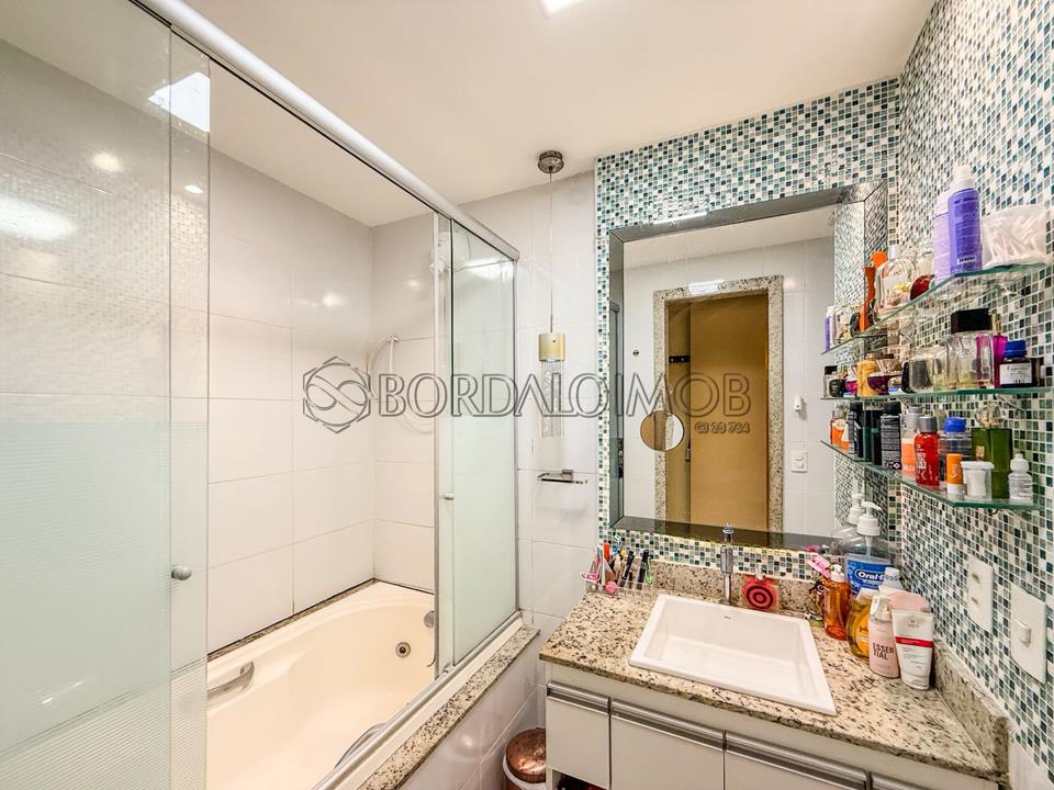 Rua 4 - Este apartamento duplex de cobertura é uma oportunidade excepcional para quem busca um lar espaçoso. - Foto 15