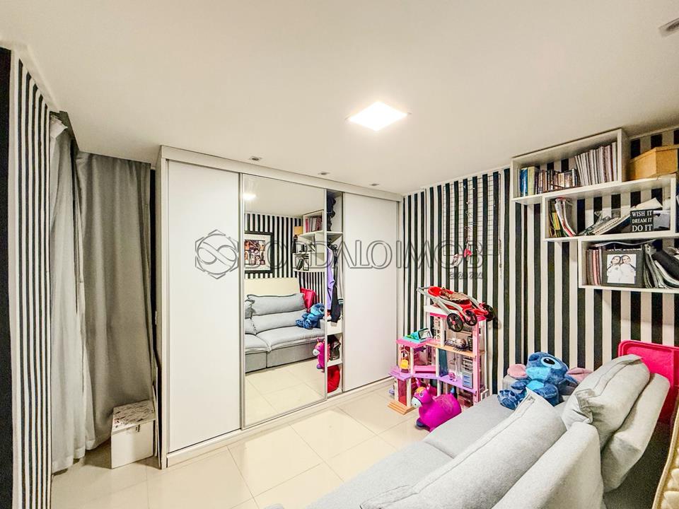 Rua 4 - Este apartamento duplex de cobertura é uma oportunidade excepcional para quem busca um lar espaçoso. - Foto 17