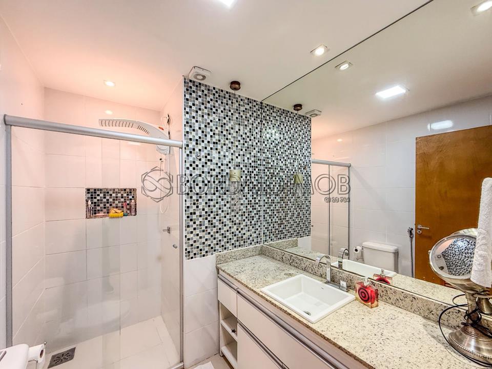 Rua 4 - Este apartamento duplex de cobertura é uma oportunidade excepcional para quem busca um lar espaçoso. - Foto 18