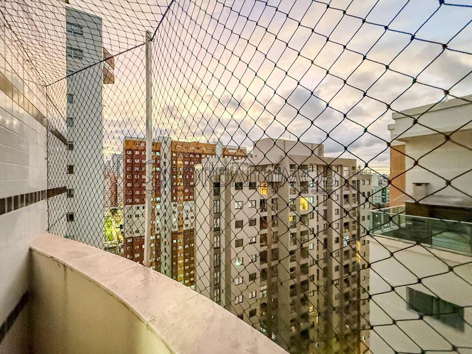 Rua 4 - Este apartamento duplex de cobertura é uma oportunidade excepcional para quem busca um lar espaçoso. - Foto 21