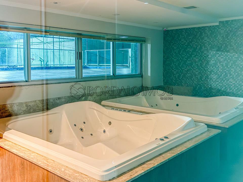 Rua 4 - Este apartamento duplex de cobertura é uma oportunidade excepcional para quem busca um lar espaçoso. - Foto 39