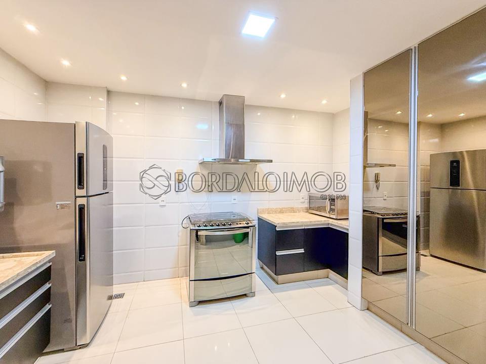 Rua 4 - Este apartamento duplex de cobertura é uma oportunidade excepcional para quem busca um lar espaçoso. - Foto 41