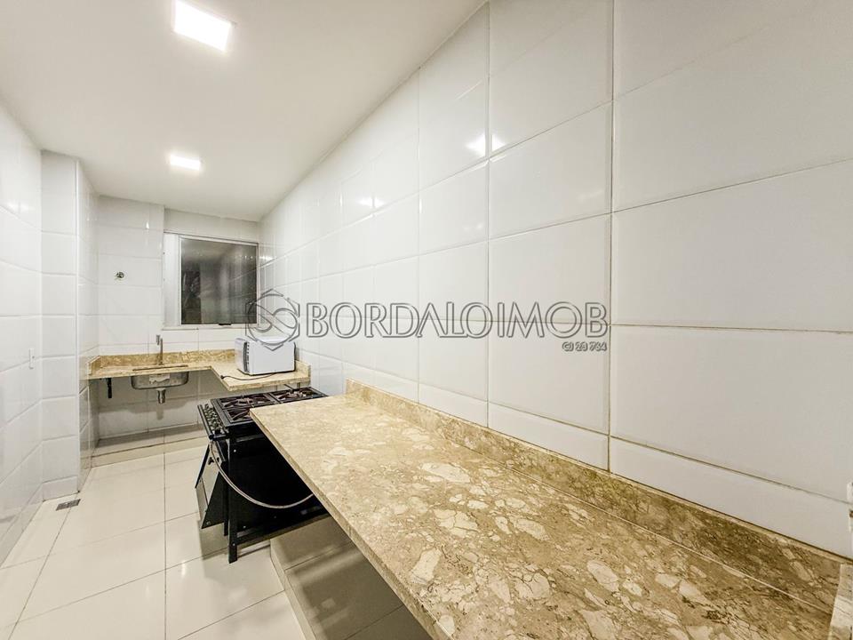 Rua 4 - Este apartamento duplex de cobertura é uma oportunidade excepcional para quem busca um lar espaçoso. - Foto 47