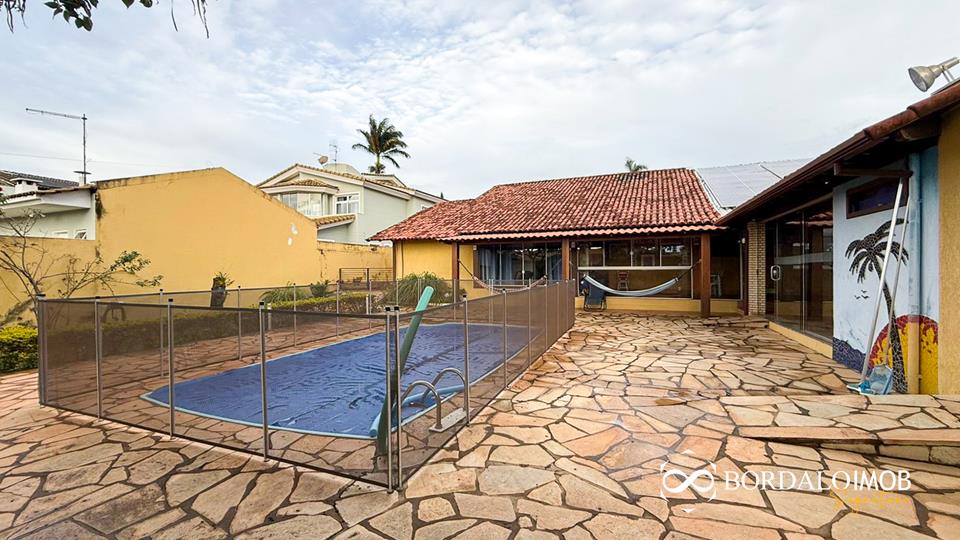 SHIS QI 29 - Casa de 191,33m² 04 quartos e Lazer Competo 