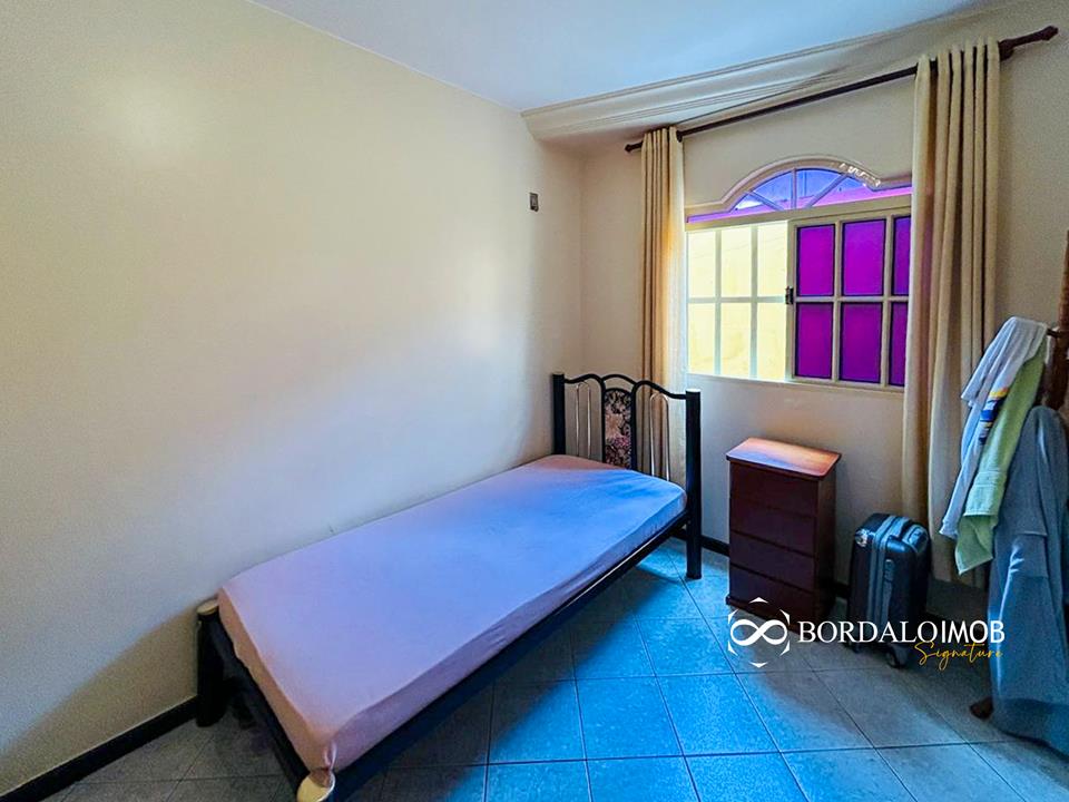 QE 32 - Casa com 04 Quartos 2 Pavimentos Aceita Financiamento